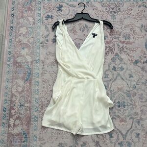 Express Ivory Sleeveless Outfit